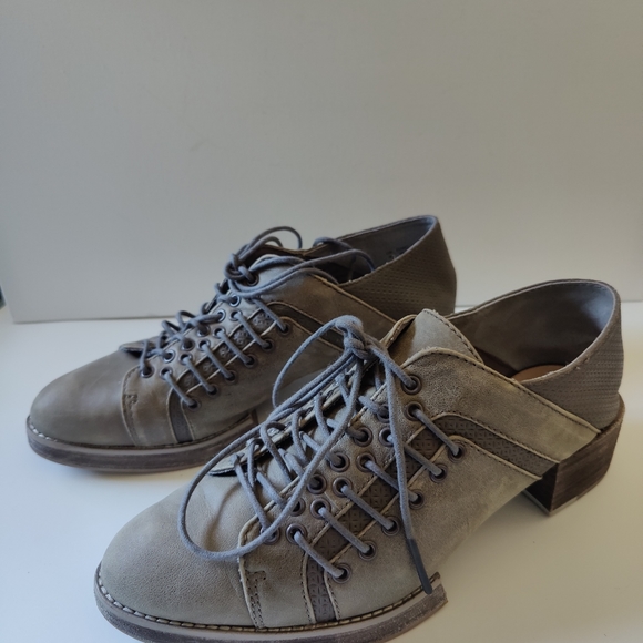 Kelsi Dagger Brooklyn Taylor Platform Split Sole Derby - Picture 3 of 8